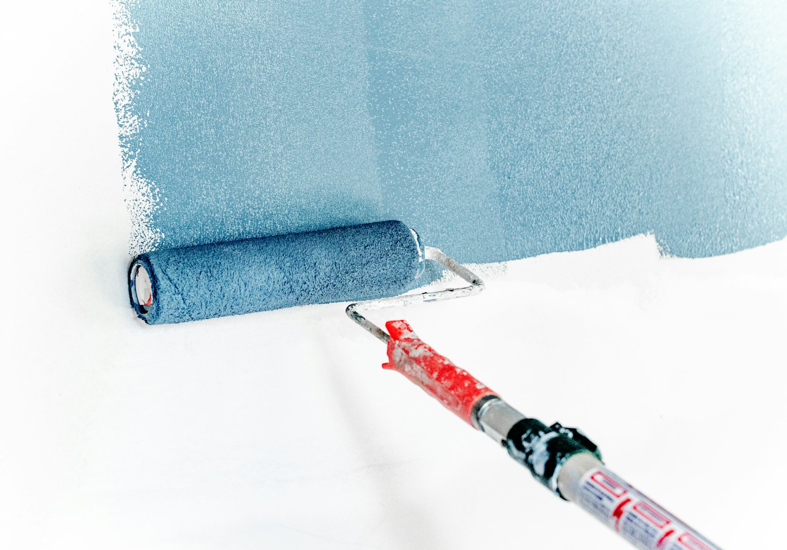 Travaux de peinture au rouleau